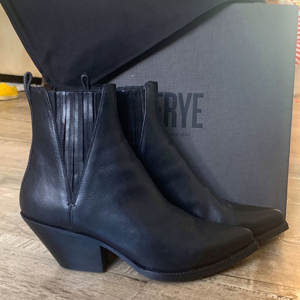 Frye Elise Chelsea Leather Short Boots Size 9